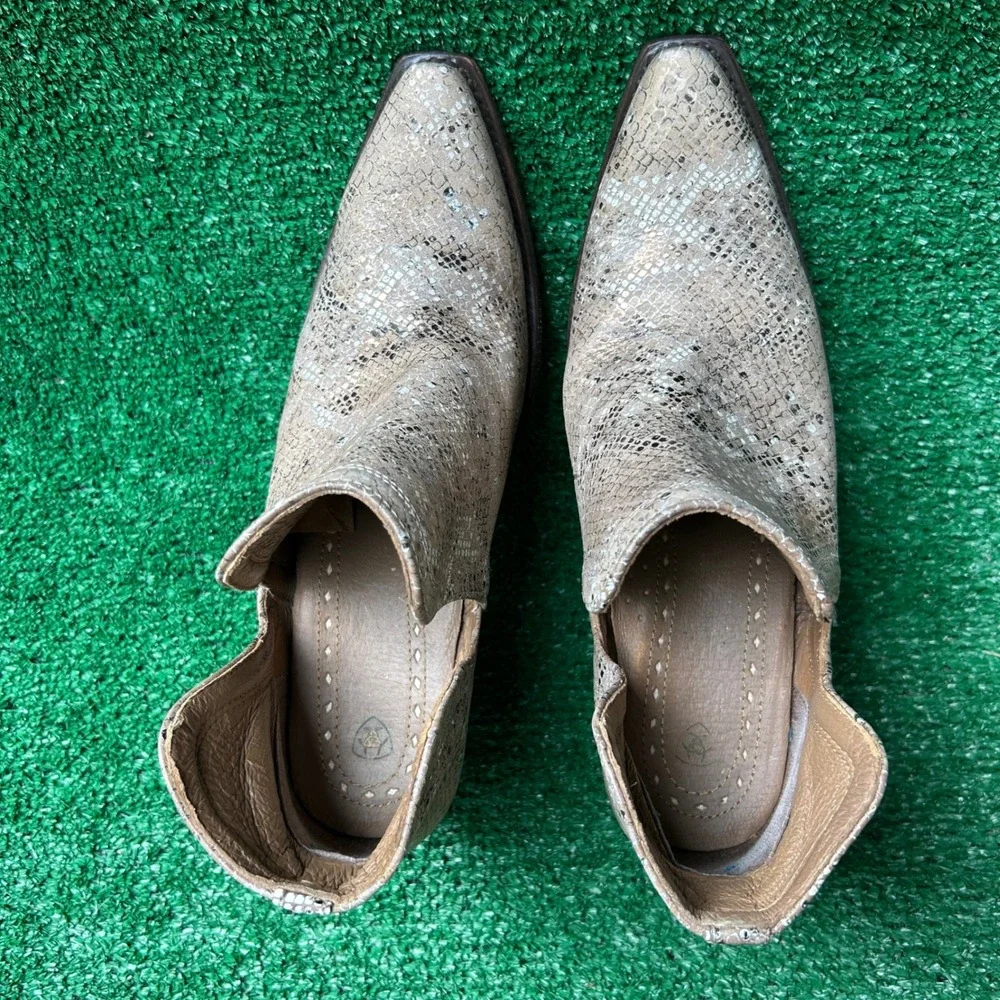 Ariat tan print